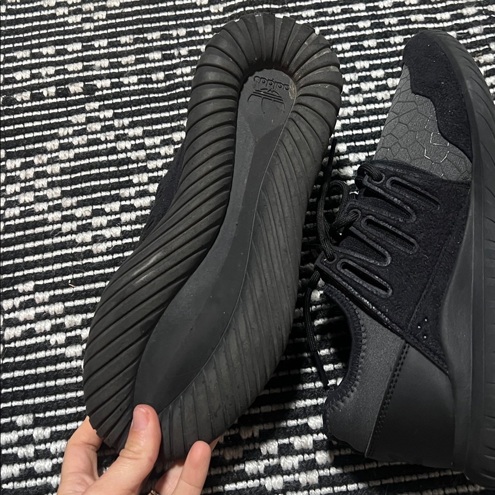 Adidas tubular size 7 - Picture 5 of 6
